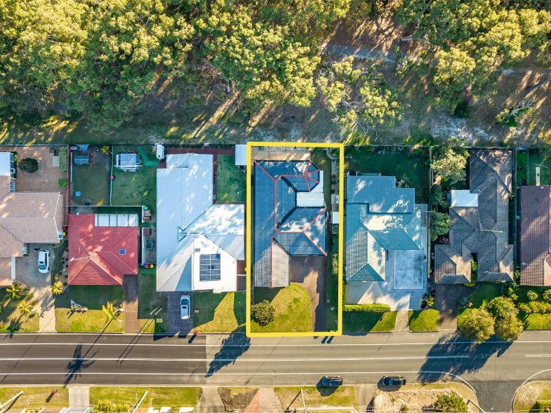The Bay House 48 Government Road Shoal Bay Ducted air conditioning 5 bedroom holiday home with Wi Fi Foxtel - image 22