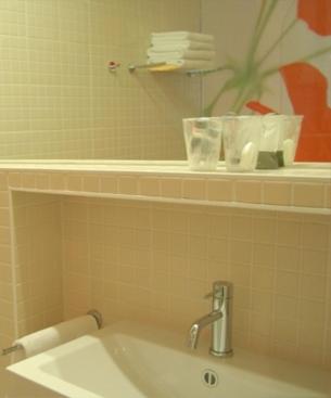 Small Single Room image 2