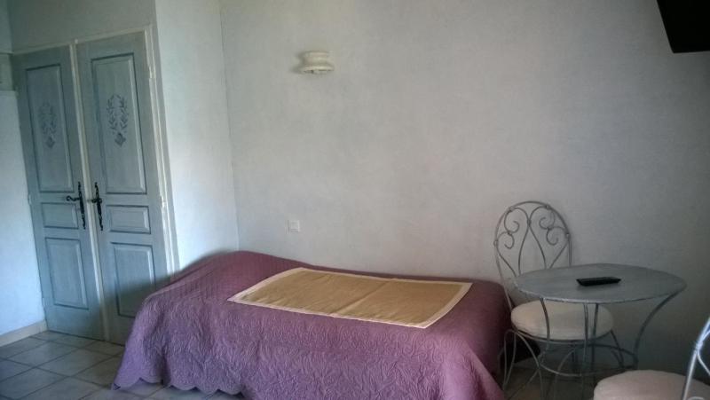 Double Room with Balcony image 2