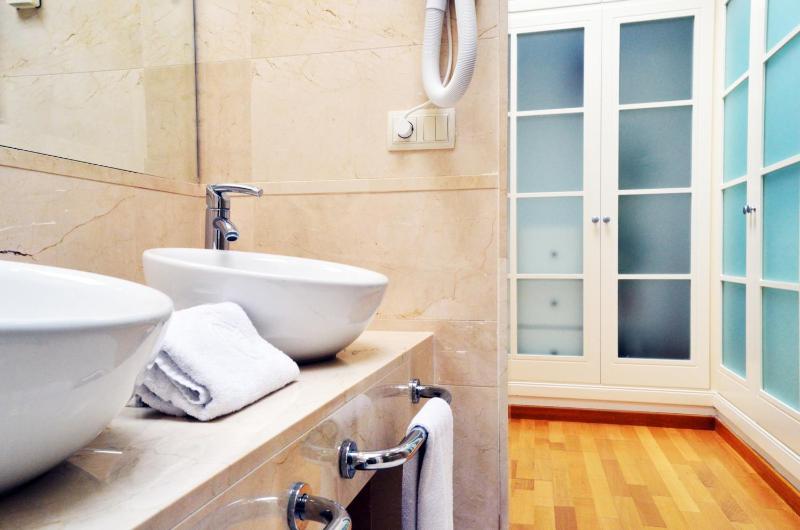 Three-Bedroom Villa (4-6 Adults) image 4