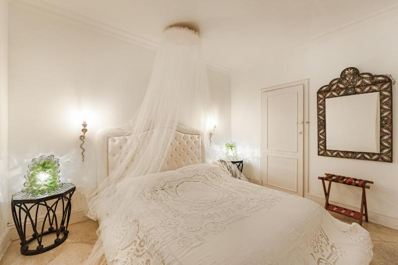 Queen Suite image 3