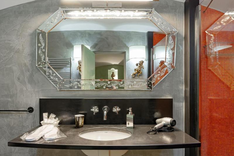 Standard Suite image 2