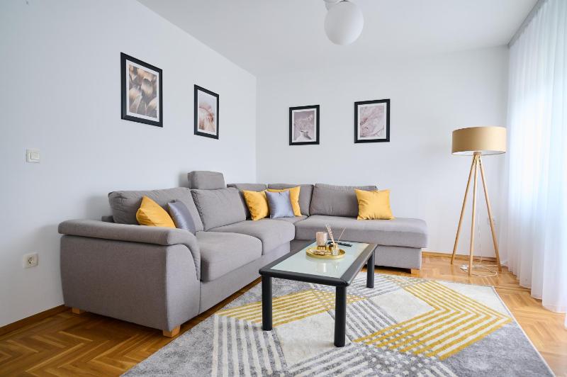 Apartment image 3