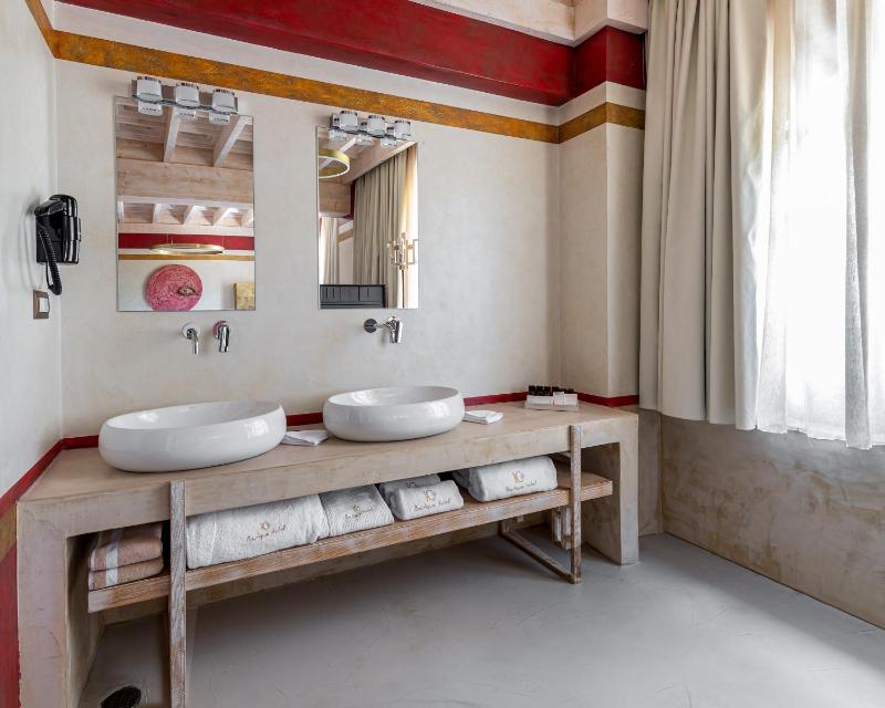 10GR Boutique Hotel & Wine Bar - image 16