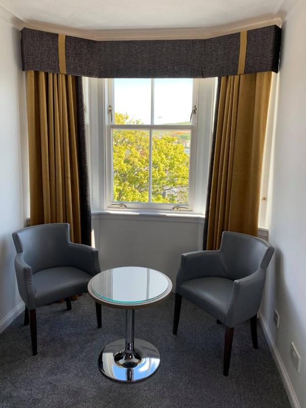 Deluxe Double or Twin Room with Garden View image 3