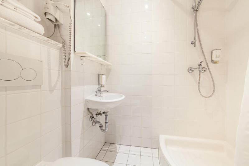 Standard Single Room image 1