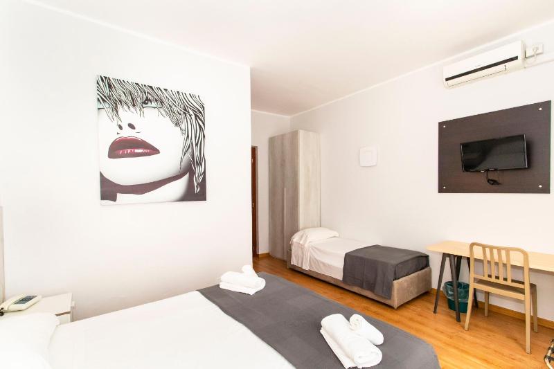 Triple Room image 2
