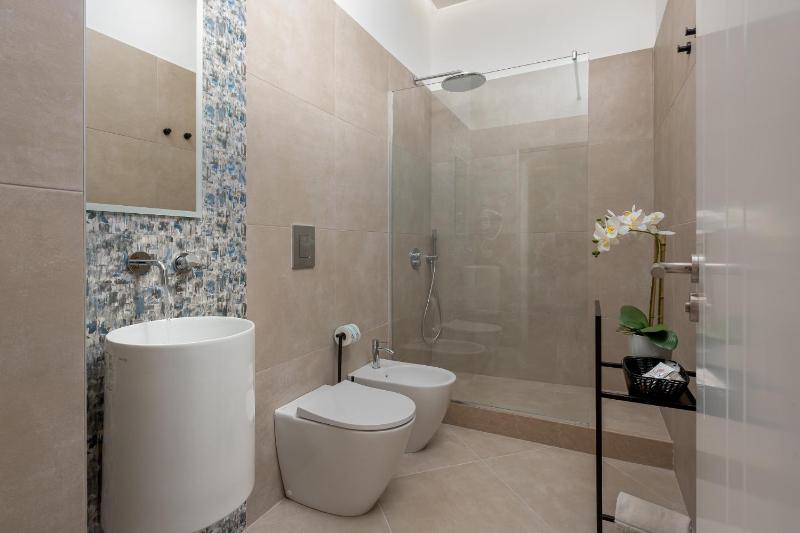 Standard Double Room image 2