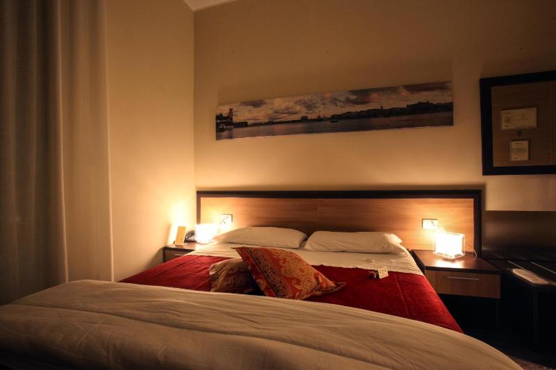 Deluxe Double Room image 3