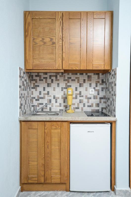Studio (3 Adults) image 3