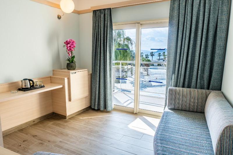 Superior Double Room image 3