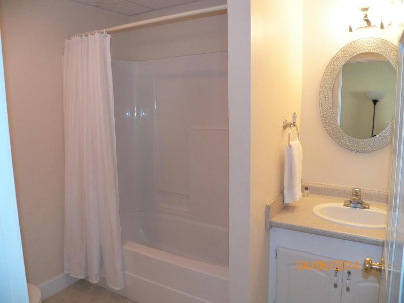 Queen Room image 2
