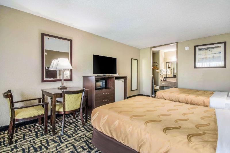 Double Room with Two Double Beds - Non-Smoking image 4