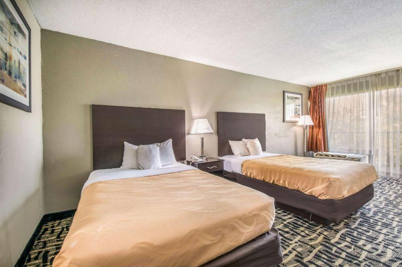 Double Room with Two Double Beds - Non-Smoking image 3