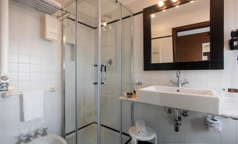 Single Room image 4