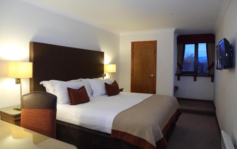 Traditional Two Bedroom Apartment image 1