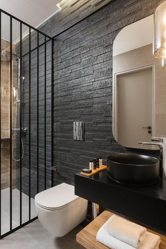 1-Bedroom Deluxe Apartment image 2