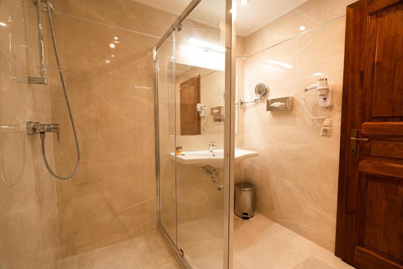 Deluxe Double Room with Balcony image 3