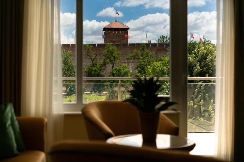 Junior Suite with Garden View image 4