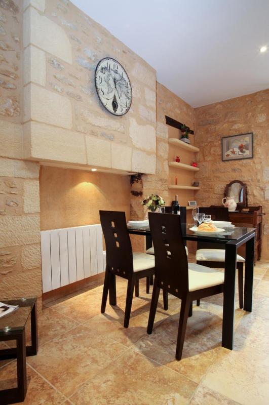 One-Bedroom Apartment image 4
