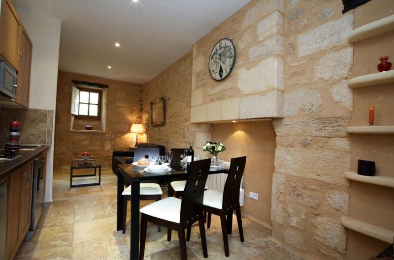One-Bedroom Apartment image 2