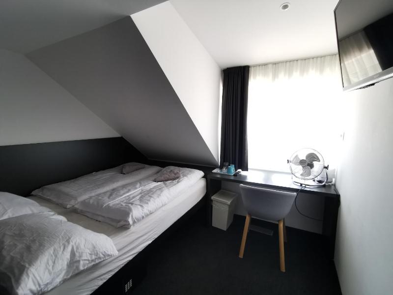 Single Room with Castle View image 1