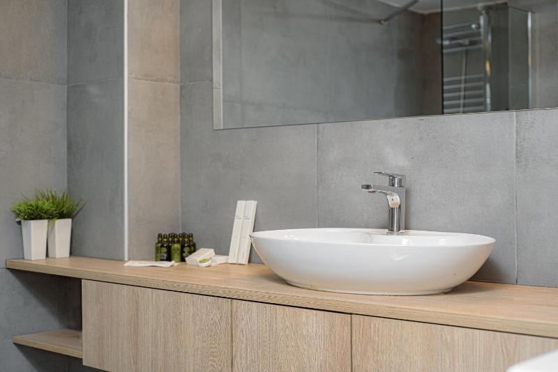 Athenian Stylish Living - image 15