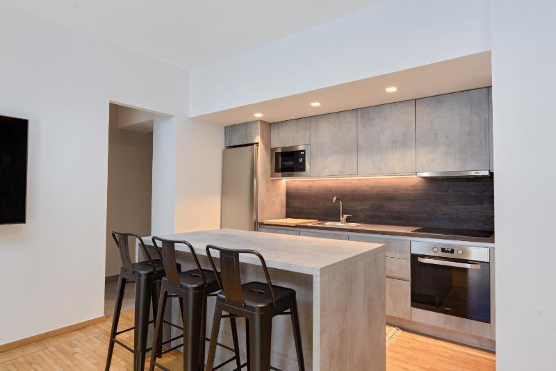 Athenian Stylish Living - image 1