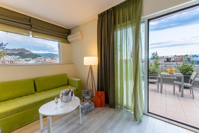 Suite with Private Veranda & Acropolis View image 4