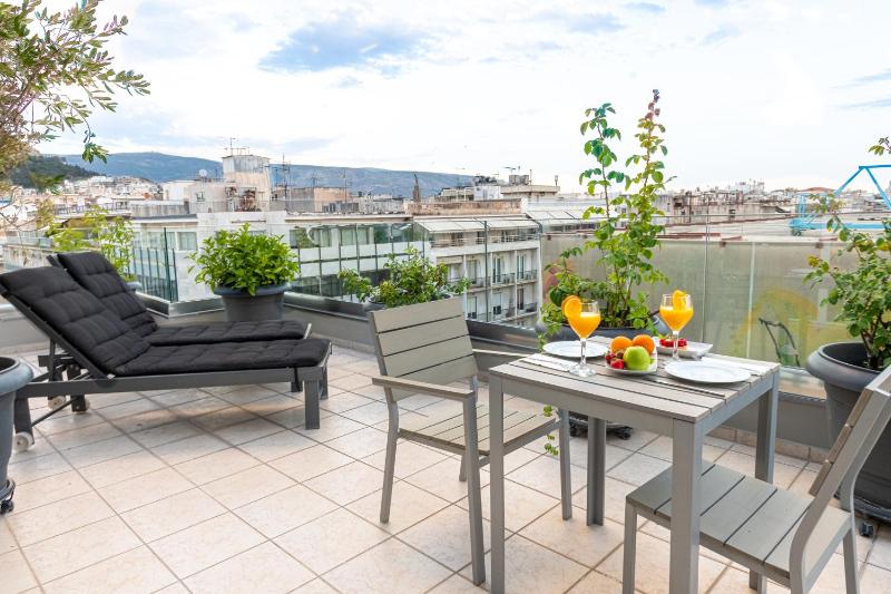 Suite with Private Veranda & Acropolis View image 3