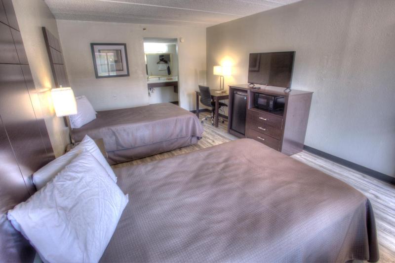 Double Room with Two Double Beds - Smoking image 1