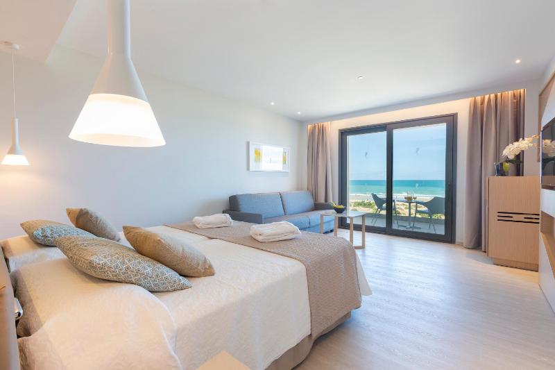 Junior Suite with Sea View image 4