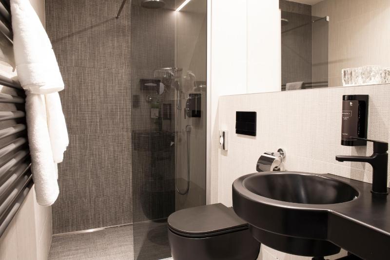 Deluxe Family Room image 4