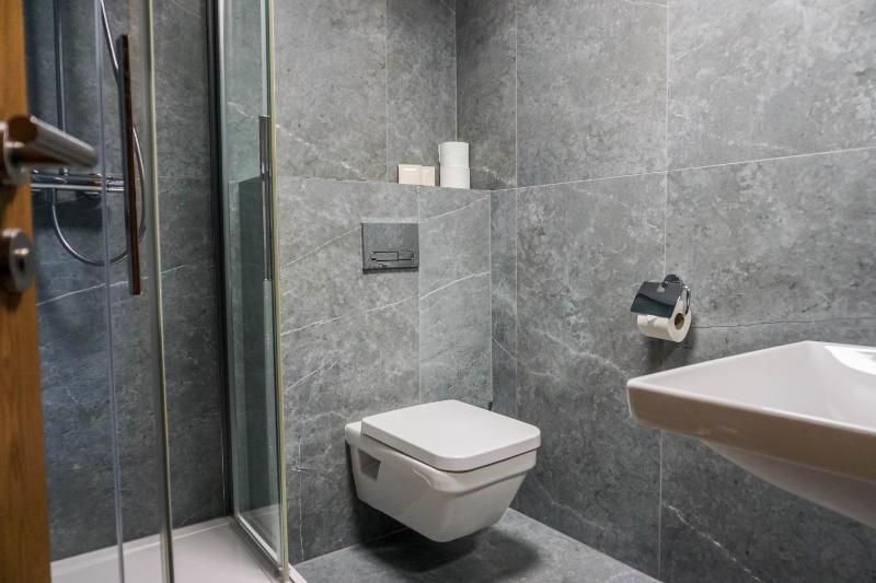 Large Double Room image 3
