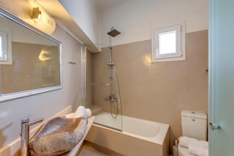 Classic Room with Balcony image 3