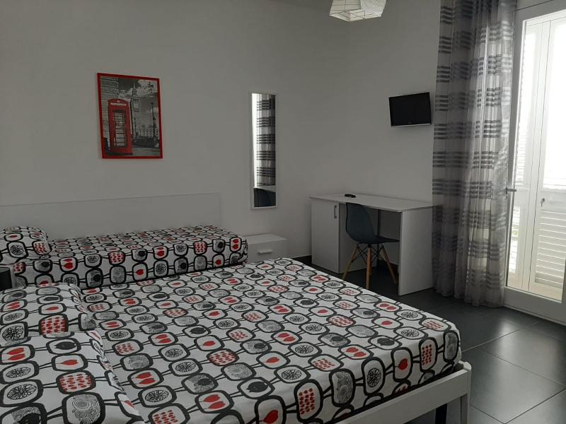 Double Room with Terrace image 4