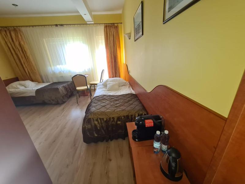 Standard Twin Room with Garden View image 2