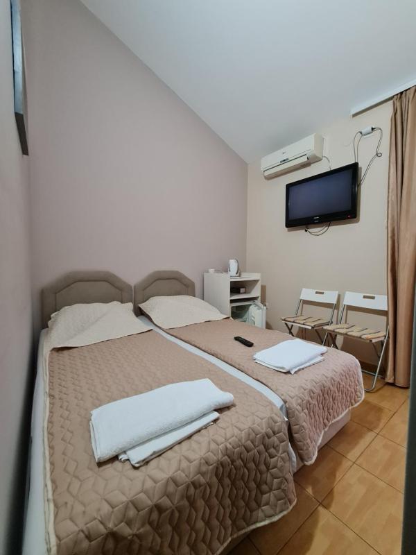 Hibiscus Guest House - image 11
