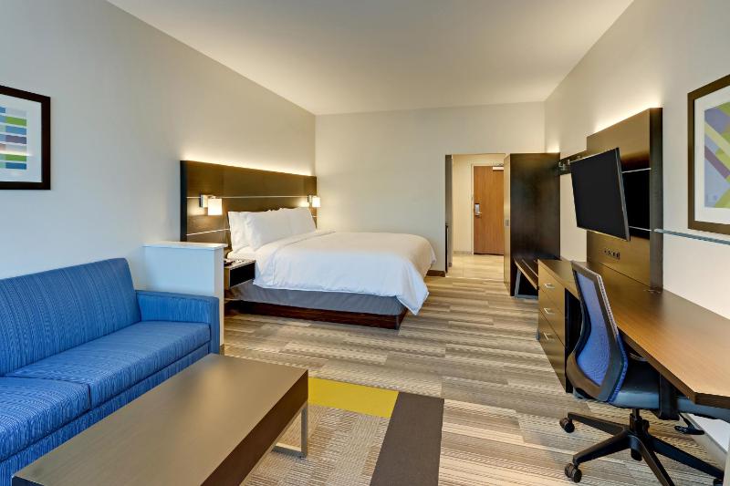 King Suite - Non-Smoking image 3