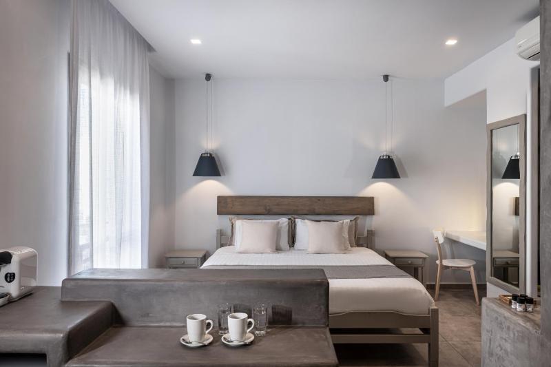 Honeymoon Suite with Jetted Bathtub image 1