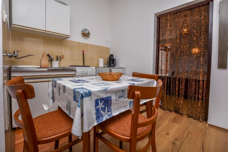 Apartments Jelka - image 12