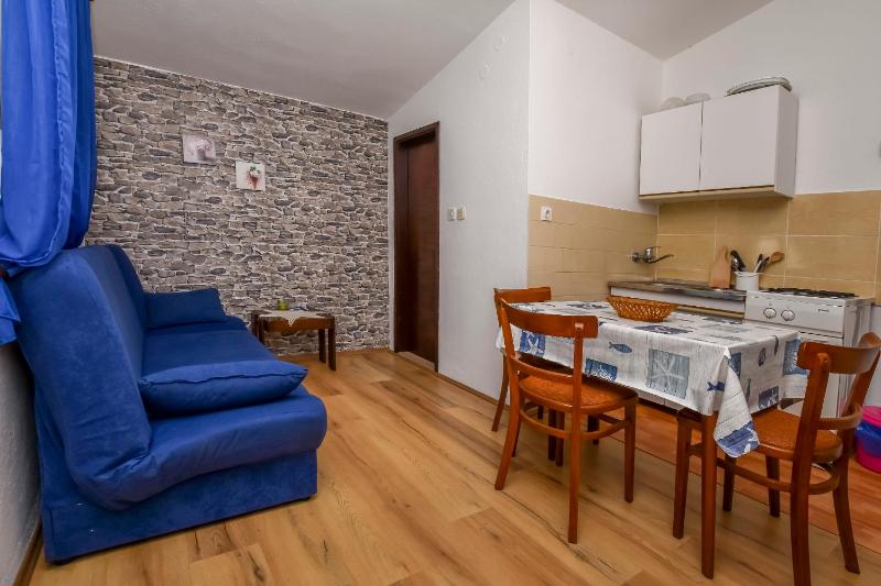 Apartments Jelka - image 13