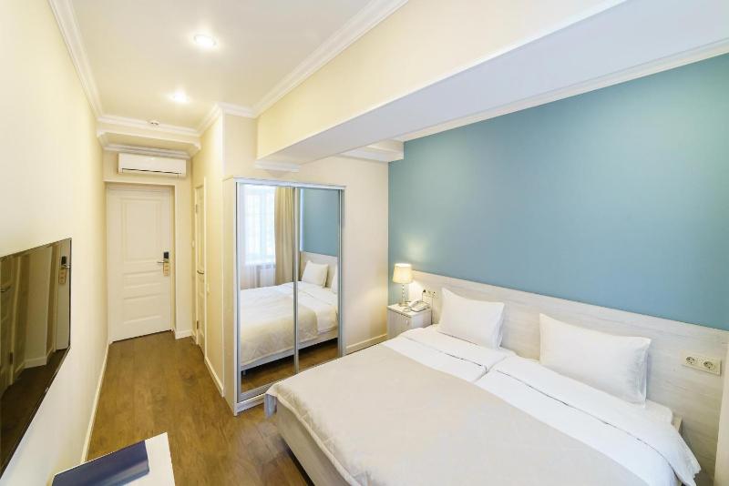 Double or Twin Room image 3