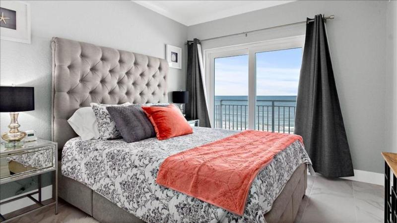 One-Bedroom Apartment image 3