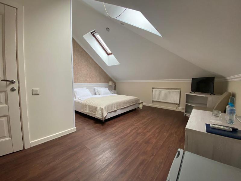 Family Room image 3