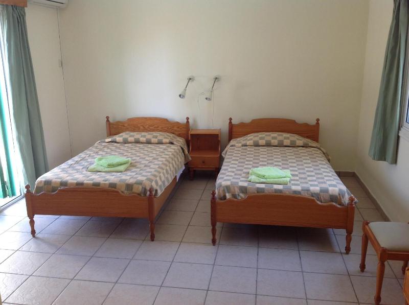 Economy One-Bedroom Apartment image 4