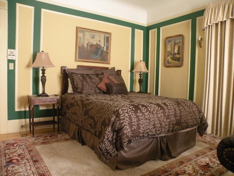 Queen Bedroom image 2