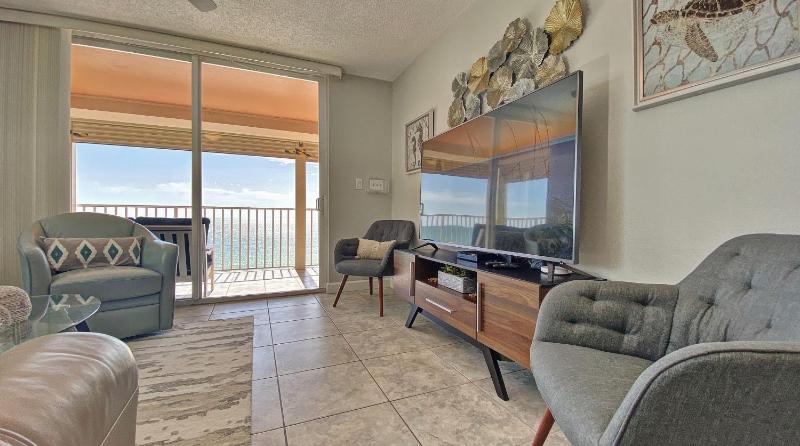 Apartment with Sea View image 3