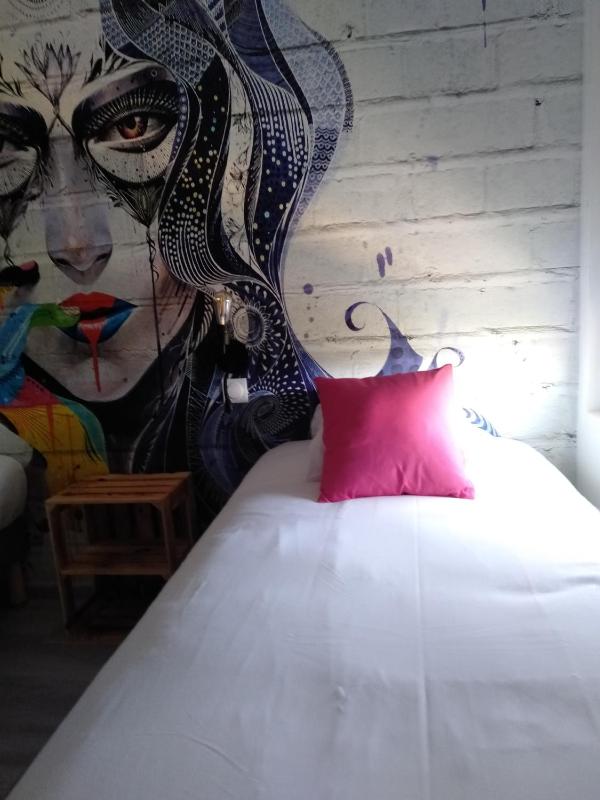 Standard Single Room image 4