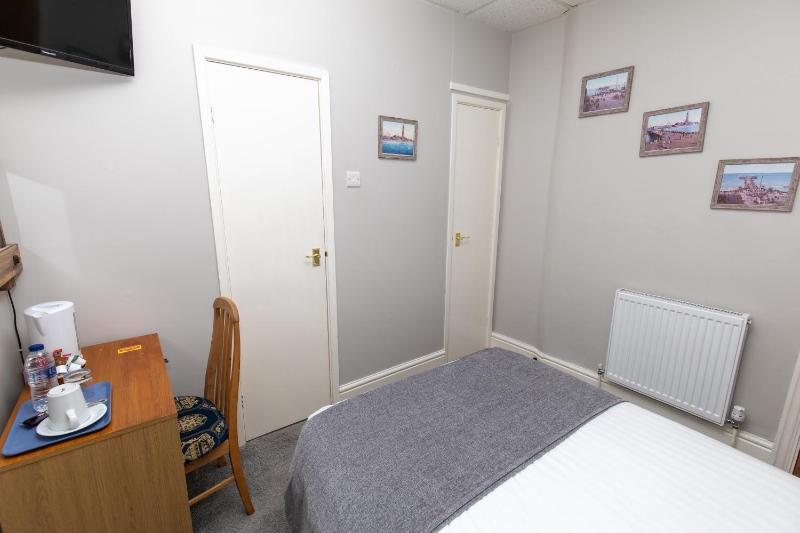 Standard Single Room with Shower image 2